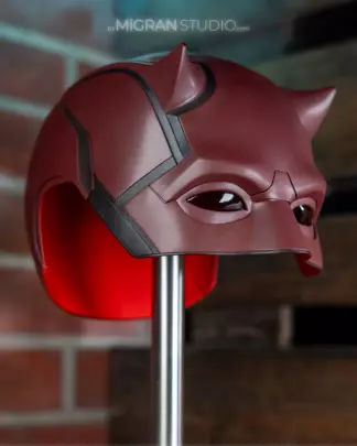 Smooth red Daredevil helmet, classic Netflix series replica – front view